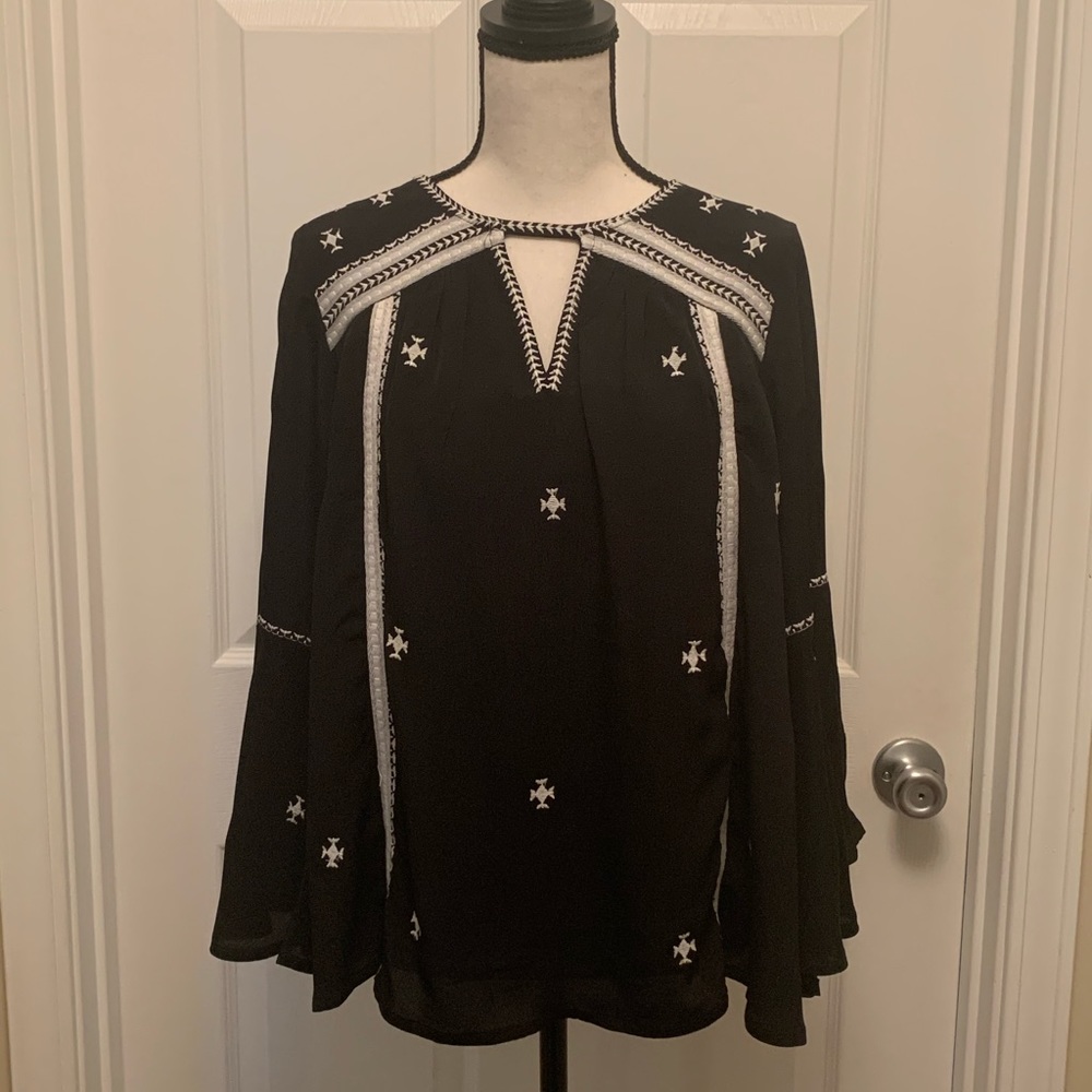 Newman Marcus Women’s Black & White Keyhole Bell Sleeve Blouse